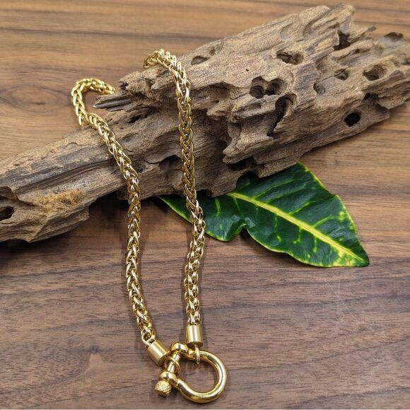 18K Gold Plated Horseshoe Buckle Necklace - Picture 2 of 8